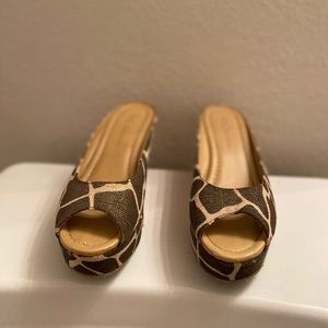 Giraffe print wedges size 6